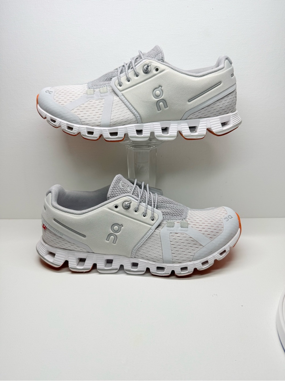 ON Cloud  Sneakers in Glacier Gray and White